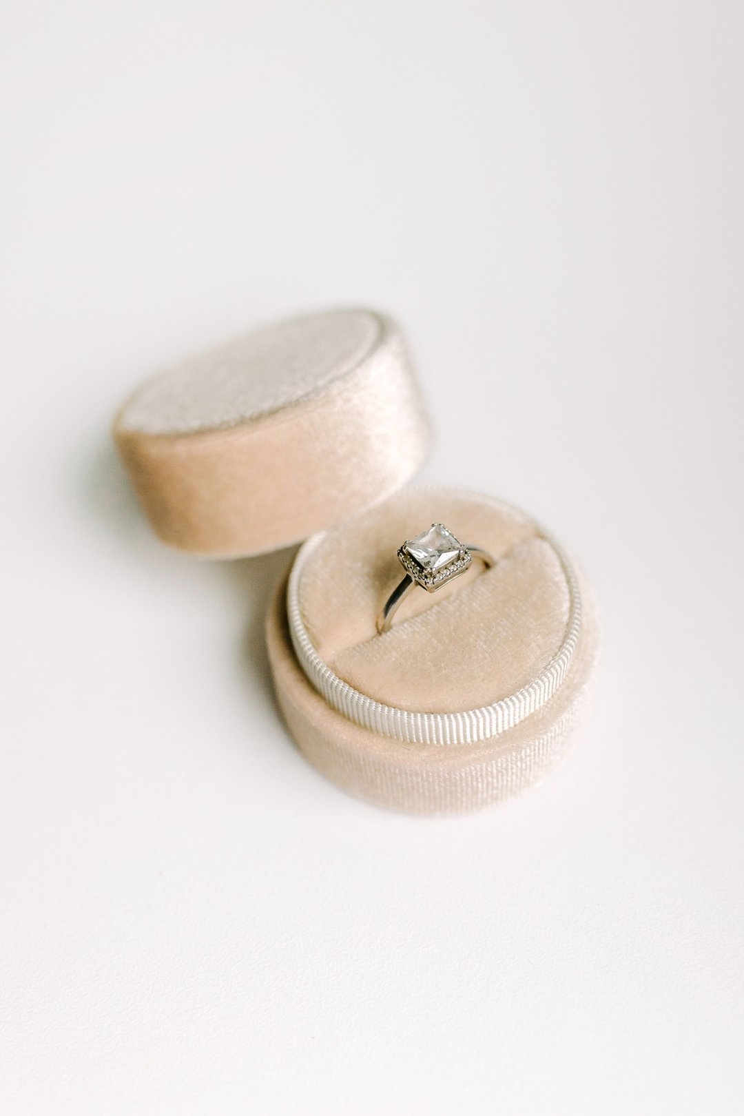 Velvet ring box, ring box, Cream color, Round ring box for wedding, Proposal - 其他 - 其他材质 卡其色