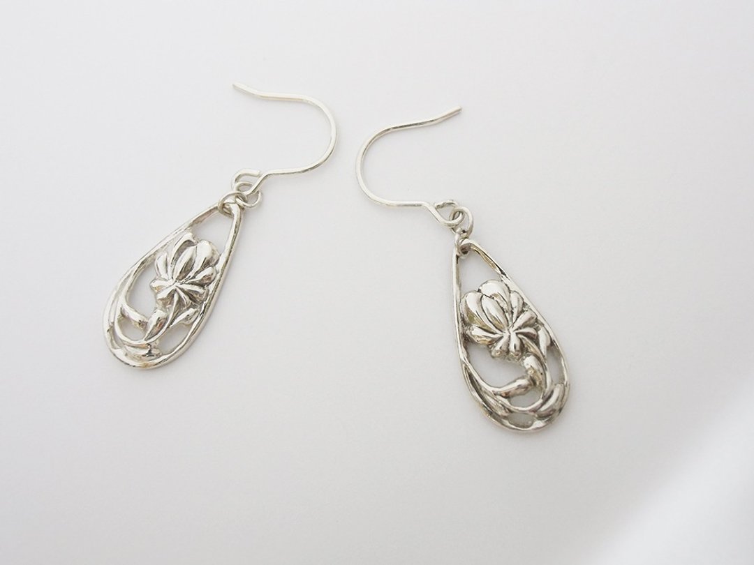 Hungarian Embroidery Drop Earrings Silver 925 - 耳环/耳夹 - 其他金属 银色