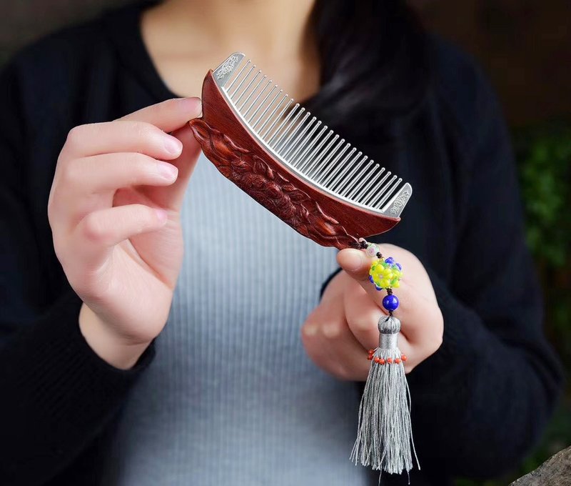 【福利价】天然小叶紫檀精雕花纹银梳子/梳出健康/美轮美奂 - 彩妆刷具/镜子/梳子 - 纯银 