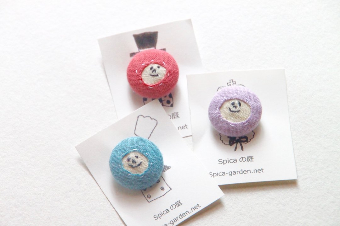 Facial embroidery  A brooch  A covered button  In a set of 3. - 胸针 - 棉 紫色