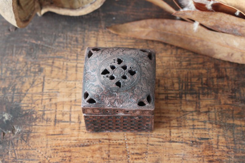 香炉金鱼 - 香薰/精油/线香 - 陶 黑色