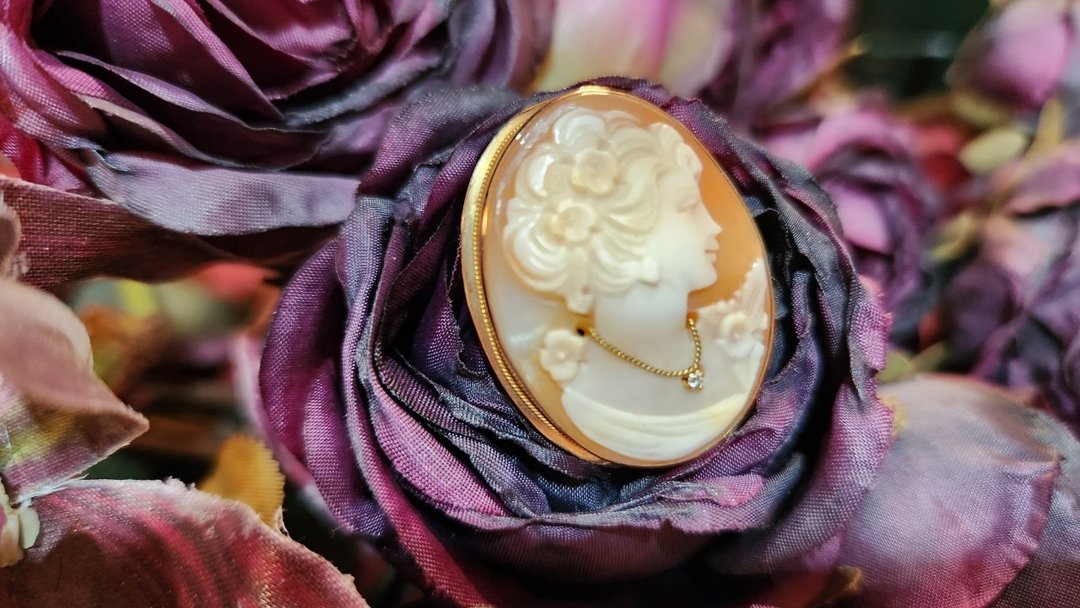 新艺术风格古董手工浮雕贝 9 CT 金美女头像胸针两用项链母亲节礼 - 项链 - 纯银 金色