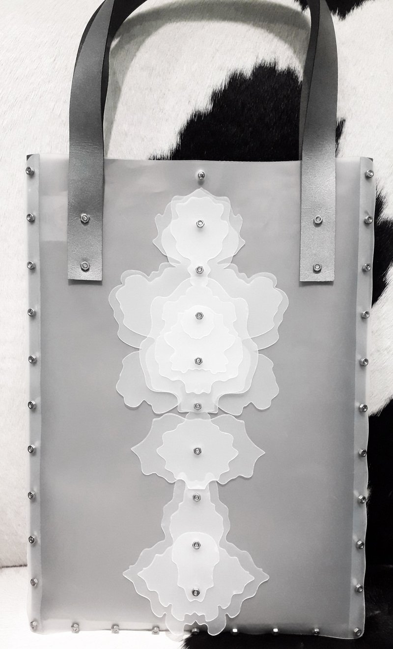 型格实用 得奖剑兰花螺丝组装单肩包 可放笔记簿电脑 - 手提包/手提袋 - 人造皮革 银色