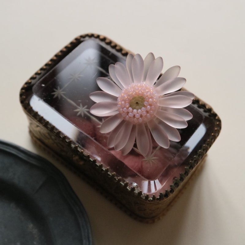 非洲菊胸针 糖粉色 花朵 胸花 希望 优雅 幼儿园入学式 小学入学式 毕业典礼 毕业式 婚礼 华丽 可爱 祝贺 精致 捷克玻璃 - 胸针 - 玻璃 粉红色