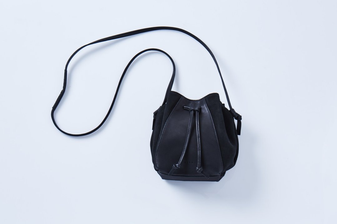 Muffin Panther (Jet Black)  : Leather Cross-Body BAG - 束口袋双肩包 - 真皮 黑色