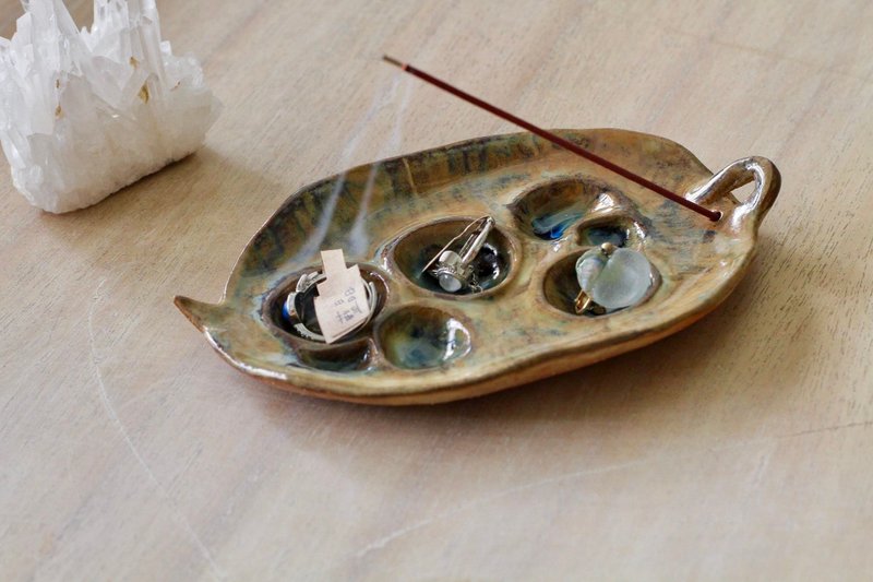 纯手捏海之穴饰品盘/线香盘 - 收纳用品 - 陶 咖啡色