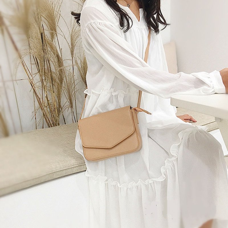 可刻字 斜挎包 简约 斜背包 单肩包 手机袋  生日 客制礼物 杏色 - 侧背包/斜挎包 - 其他材质 黑色