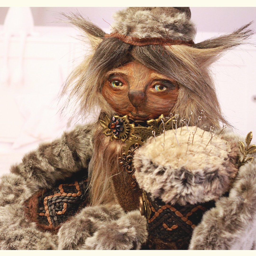 Fluffy Fantasy Creature Pin Cushion, Steampunk Art Pin Cushion, Needle Bed - 编织/刺绣/羊毛毡/裁缝 - 其他材质 灰色