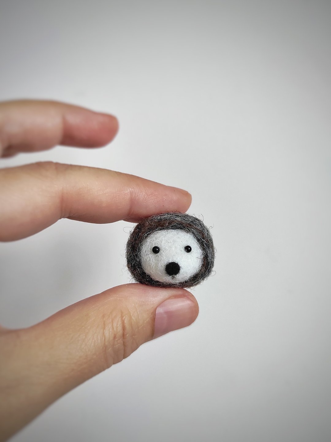 Hedgehog handmade wool felt ornament/Mini animal toy - 摆饰 - 羊毛 咖啡色