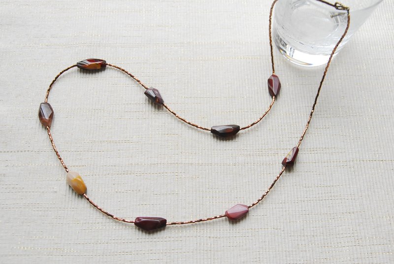 再贩 慕阿凯特（Mookaite）原石与珠饰的巧克力色项链 - 项链 - 半宝石 咖啡色