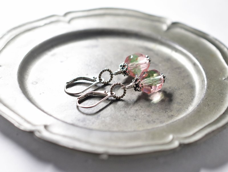 浅粉红×绿色 铀玻璃珠单颗耳环 - 耳环/耳夹 - 玻璃 粉红色