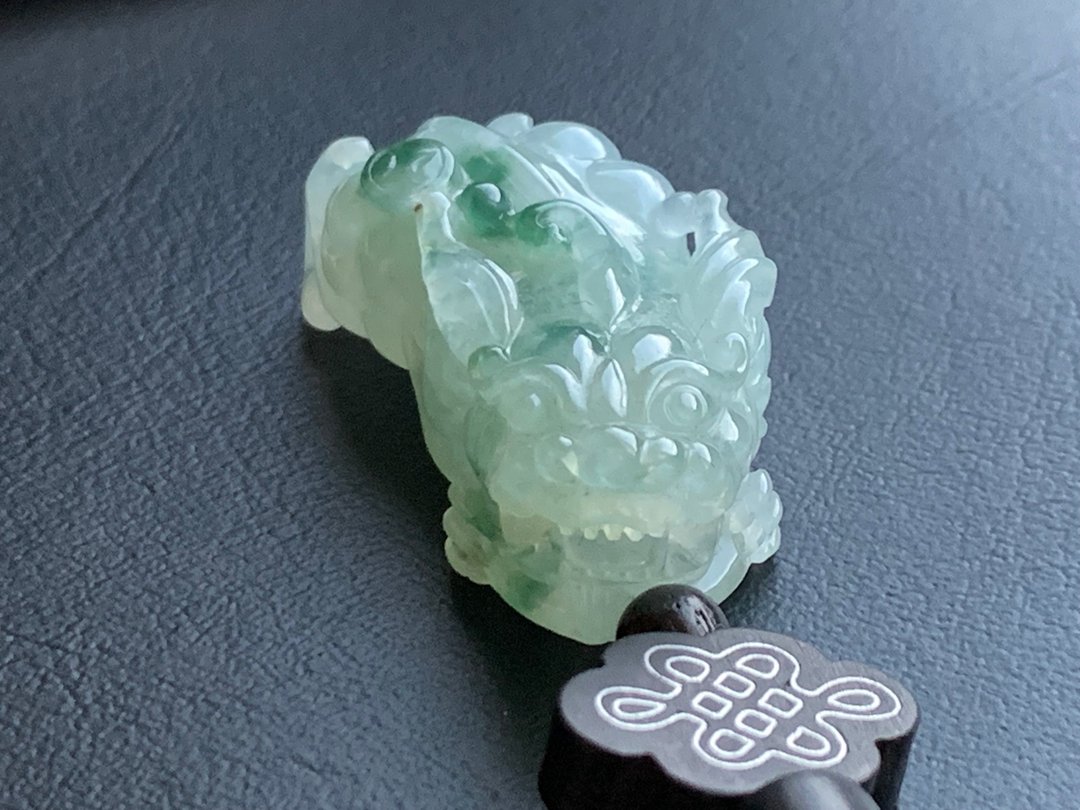 天然A货缅甸玉翡翠冰种飘花 手工雕招财貔貅项链 免费开光 附台证 - 项链 - 玉石 多色