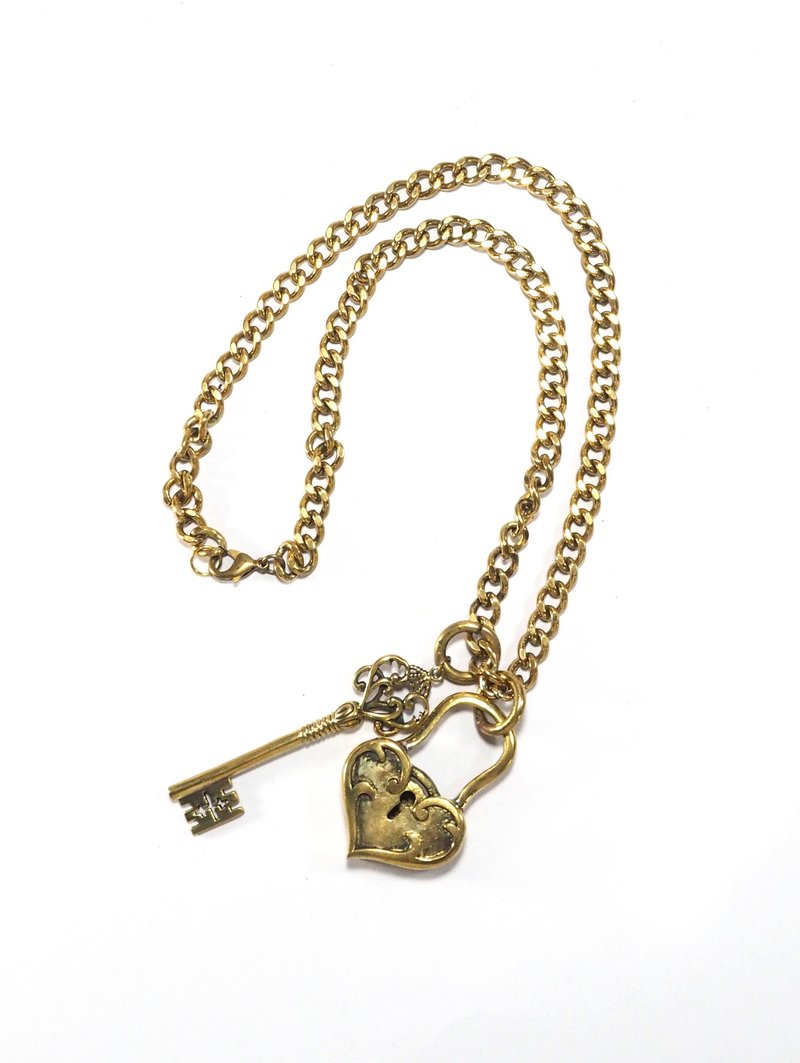 Heart Shaped Lock & Key Necklace in Brass. - 项链 - 其他金属 