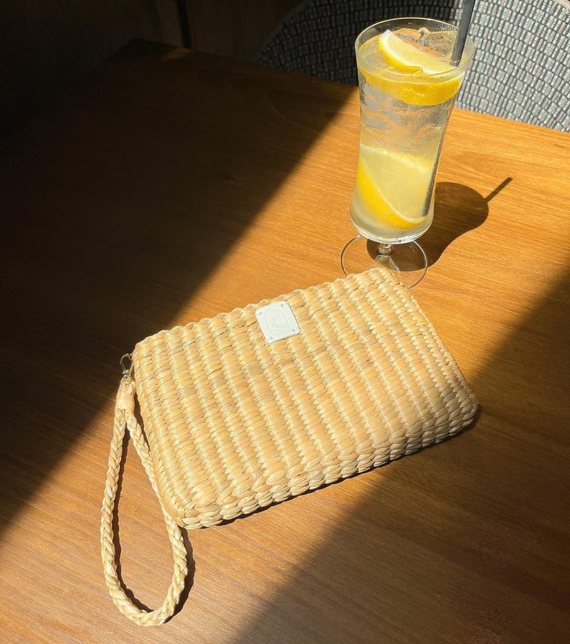 BUTTER SUNDAE Edition (Handwoven Water Hyacinth Bag) - 手提包/手提袋 - 植物．花 卡其色
