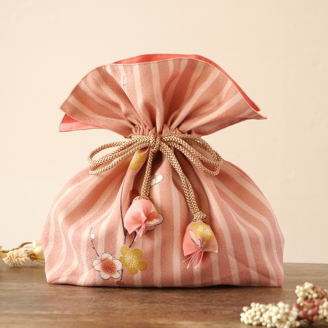 Kimono Drawstring purse FUGURO Umebun medium size that calls for happiness - 化妆包/杂物包 - 棉 粉红色