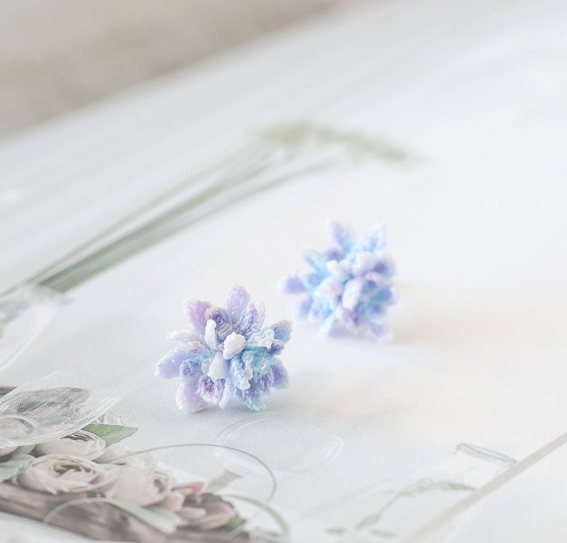 万华镜 绣球花 耳针/耳夹 紫蓝 人手染色编织花 细工微钩 附软垫 - 耳环/耳夹 - 棉．麻 紫色