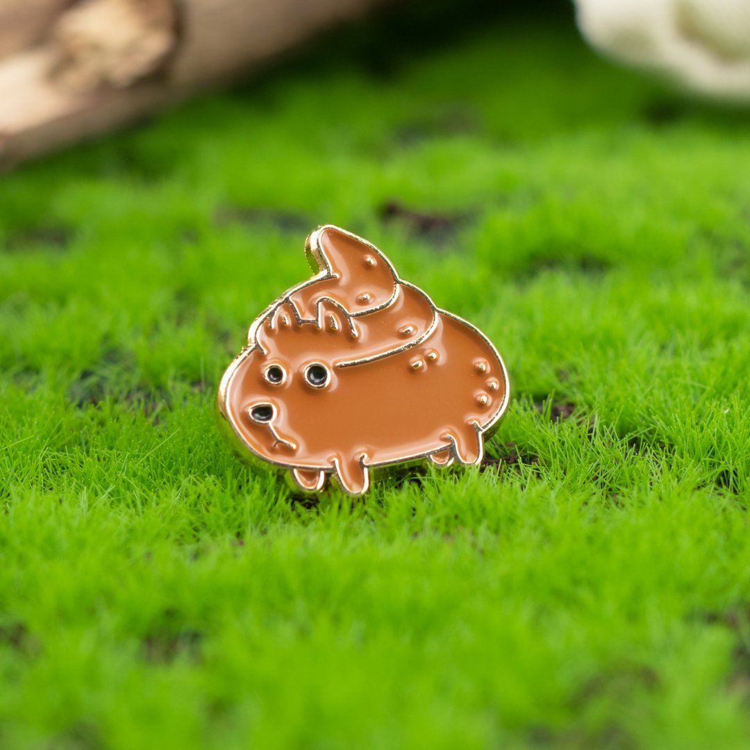 Dog Poop Enamel Pin — 宠物饲主的送礼灵感 | 可爱的狗屎徽章 | 犬のふん - 胸针 - 其他金属 咖啡色