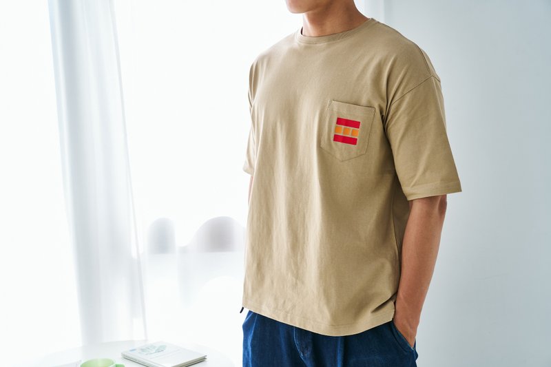 四食五号早餐店 睡好睡饱 吃好吃饱创意口袋t-shirt 宽版 落肩款 - 男装上衣/T 恤 - 棉．麻 