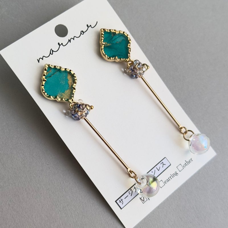 【现货一件】祖母绿 酒精墨水艺术 长耳环 医疗级不锈钢 珍珠 金色 独特 独一无二 - 耳环/耳夹 - 树脂 绿色