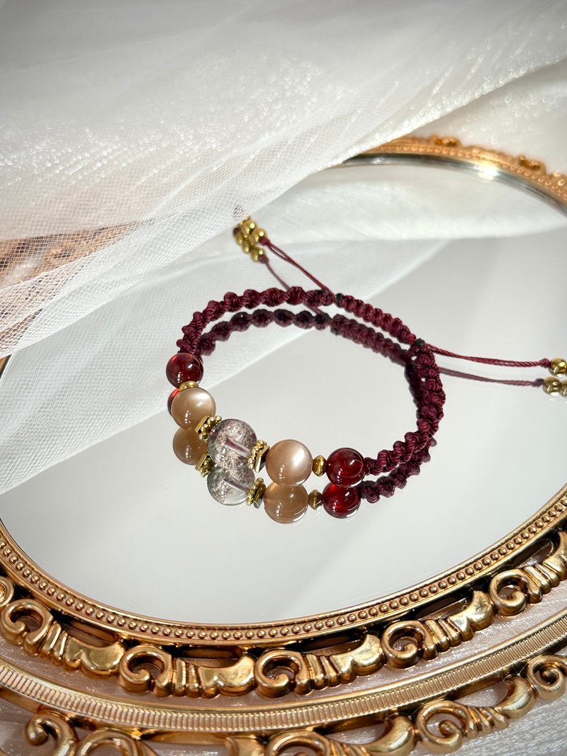 一抹朱砂编织款水晶手链 - 18K金医疗钢/红幽灵/太阳石/红石榴石 - 手链/手环 - 水晶 红色
