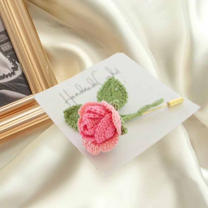 心意珍藏版微鈎玫瑰胸针 - 胸针 - 其他人造纤维 粉红色