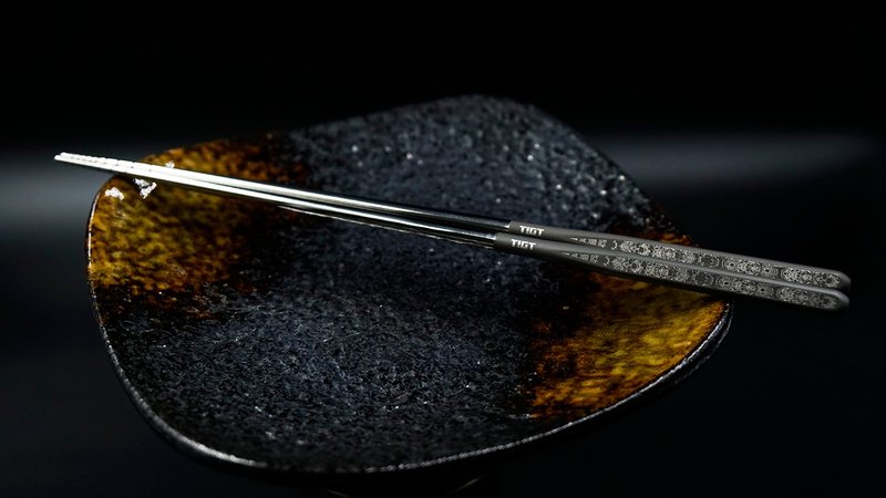 TIGT-乌银天箸 匠人抛光+MPO处理 (搭赠铁盒与蓝色筷套一只) - 筷子/筷架 - 其他金属 多色