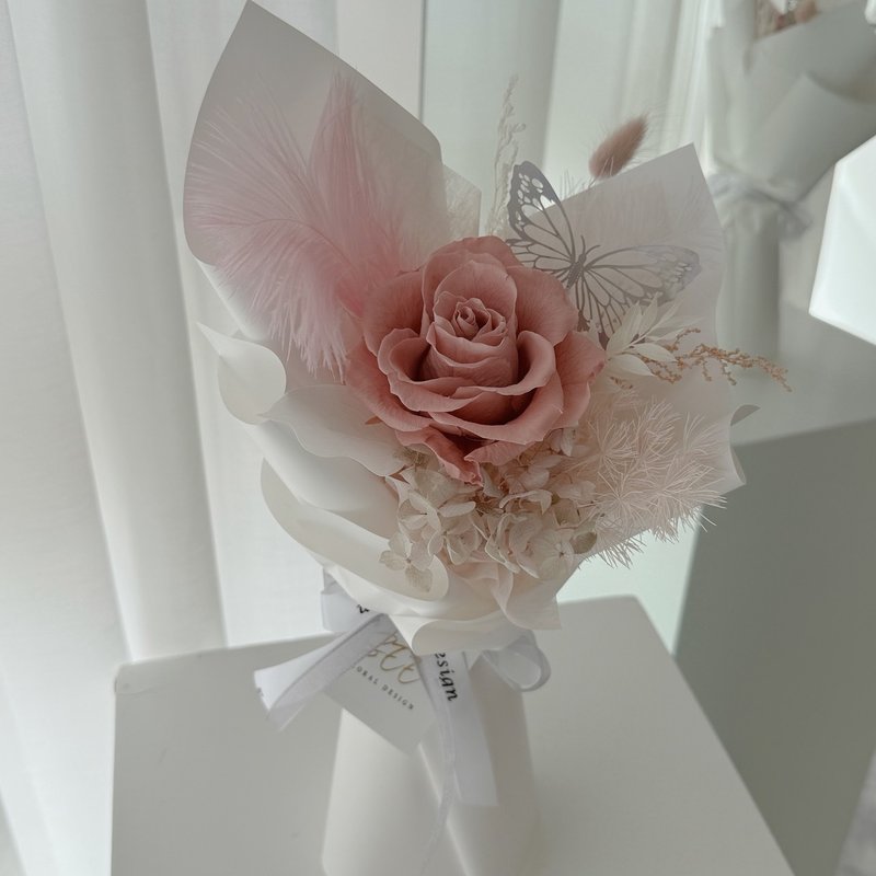 SEE 看见花艺设计|情人节|永生玫瑰|生日|被温柔接住玫瑰花束 - 干燥花/捧花 - 植物．花 