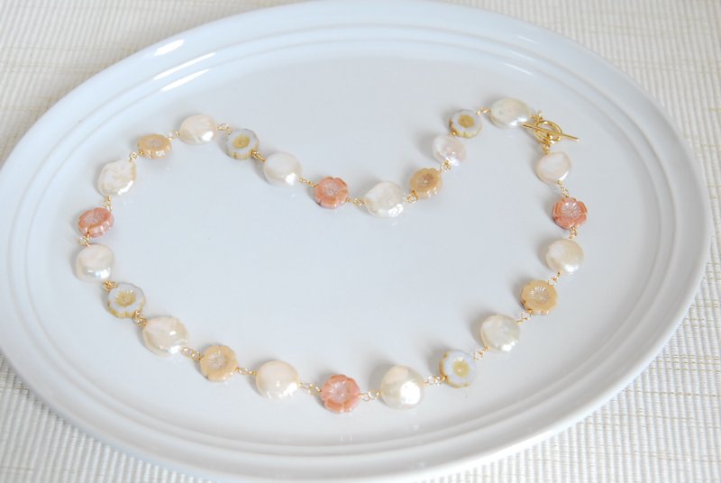 再贩｜捷克花朵串珠与圆形珍珠项链 (橘色, 14KGF) - 项链 - 珍珠 橘色