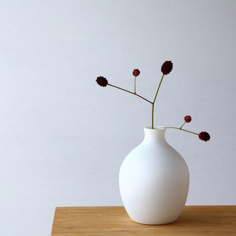 Small white pottery flower vase - 花瓶/陶器 - 瓷 白色
