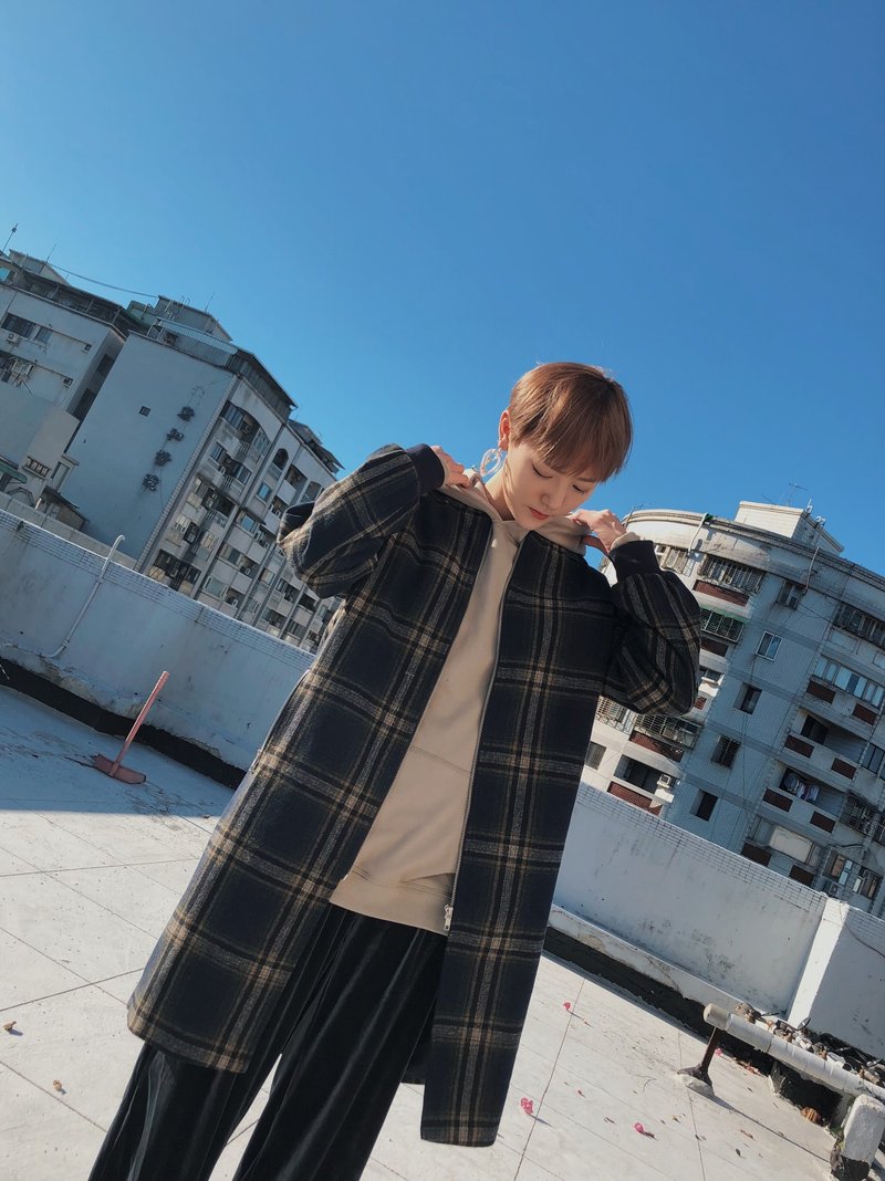 格纹长版毛料外套-大地 LONGLINE WOOLEN COAT IN EARTH CHECK - 女装休闲/机能外套 - 聚酯纤维 