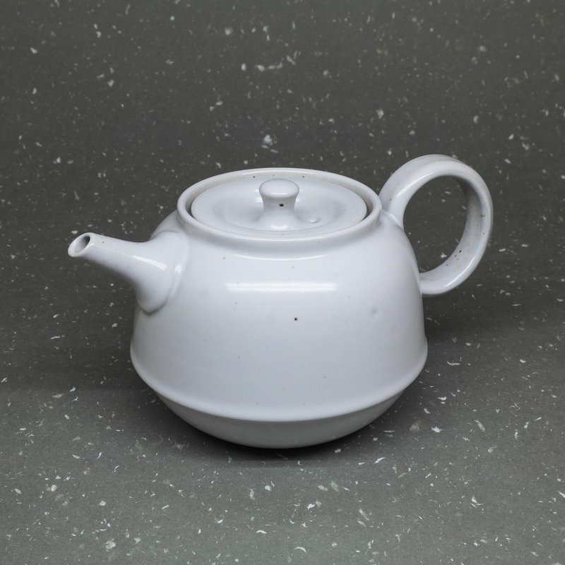 润白釉 钟形 正把 茶壶 手作陶艺 茶道具 - 茶具/茶杯 - 陶 白色