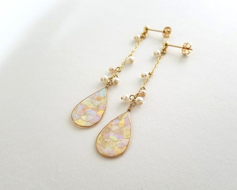 mosaic drop & freshwater pearl long pierced or clip-on earrings (peach) - 耳环/耳夹 - 树脂 粉红色