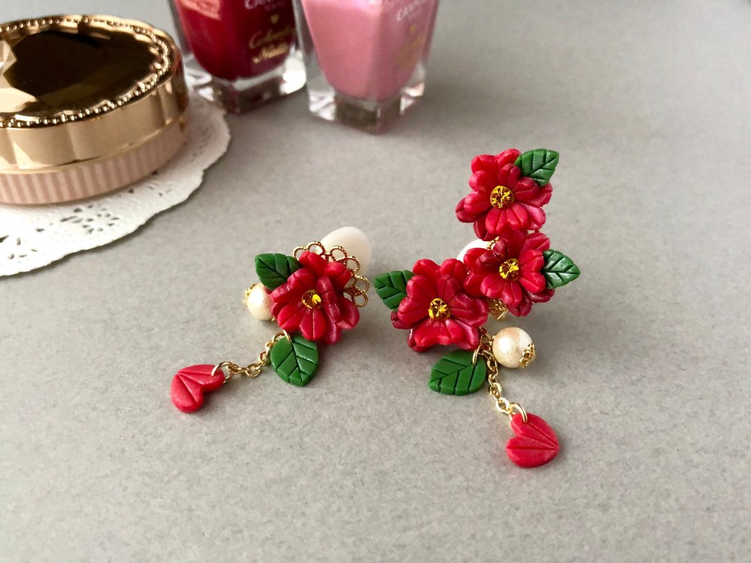 【Pickup posting】 Pretty camellia asymmetry ear cuff - 耳环/耳夹 - 粘土 红色