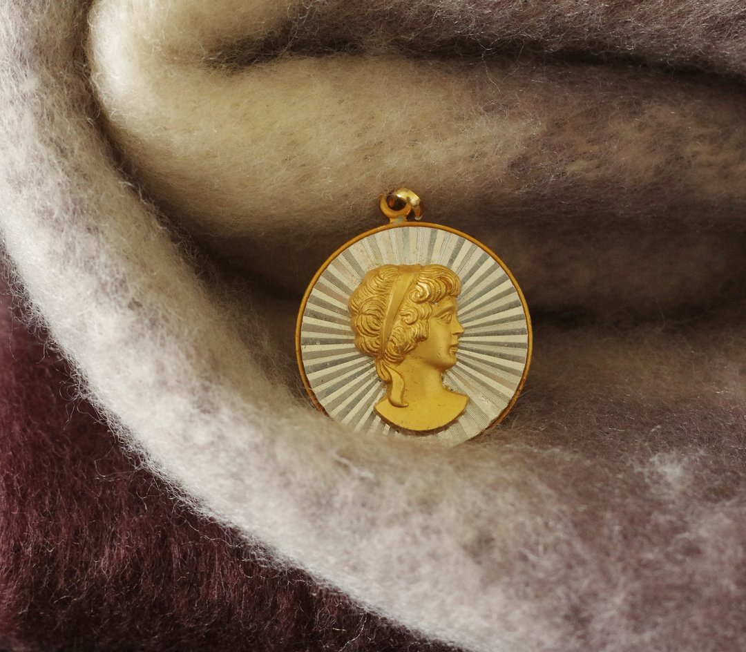 古董Vintage 金银双色古典人头仕女圆形坠子项链德国制 CH210 - 项链 - 其他金属 金色