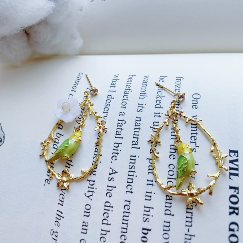 SL345 鸟儿啾啾垂坠耳环(黄绿/白绿) - 耳环/耳夹 - 其他材质 