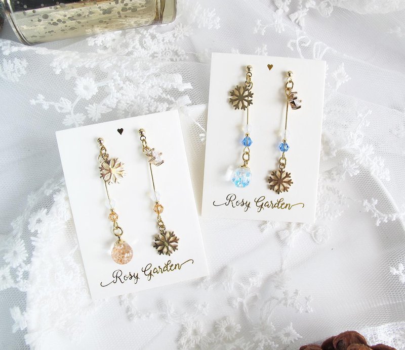 Rosy Garden 节庆冬日款 雪花飘落 流沙水晶球耳环 可换耳夹 - 耳环/耳夹 - 玻璃 蓝色