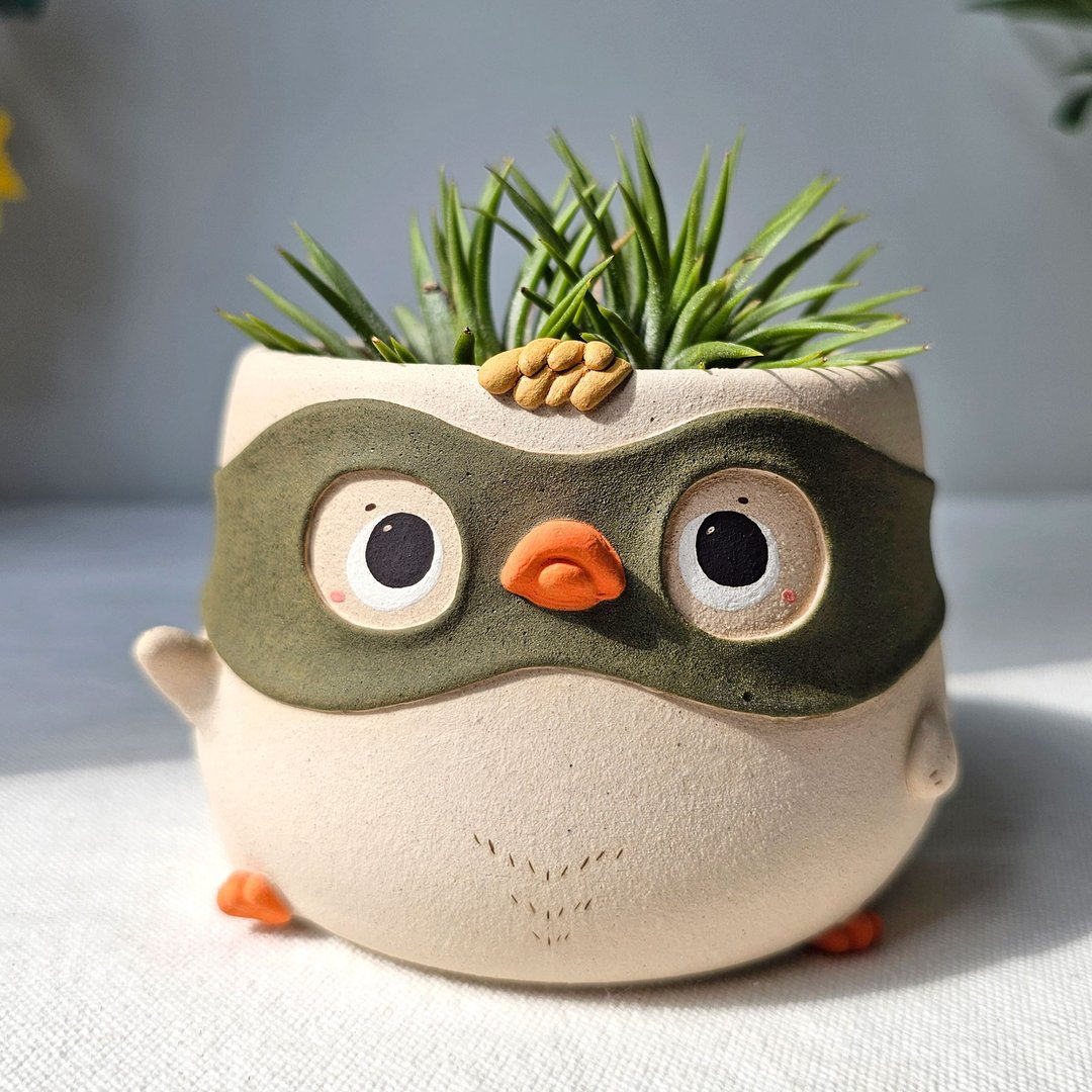 The mask ducky plant pot. Handmade animal planter. - 花瓶/陶器 - 陶 