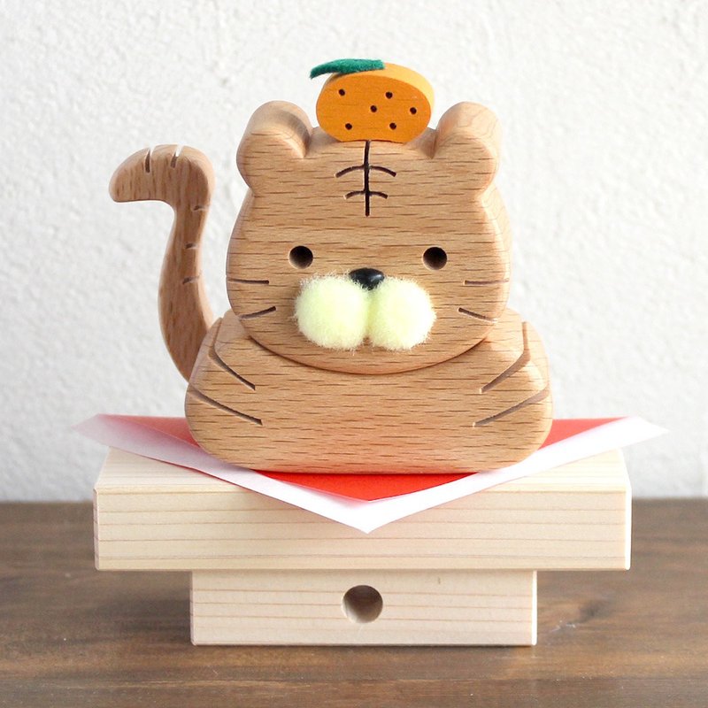 Tiger wooden zodiac figurine Kagami-Toramaru 2022 New Year decoration - 摆饰 - 木头 