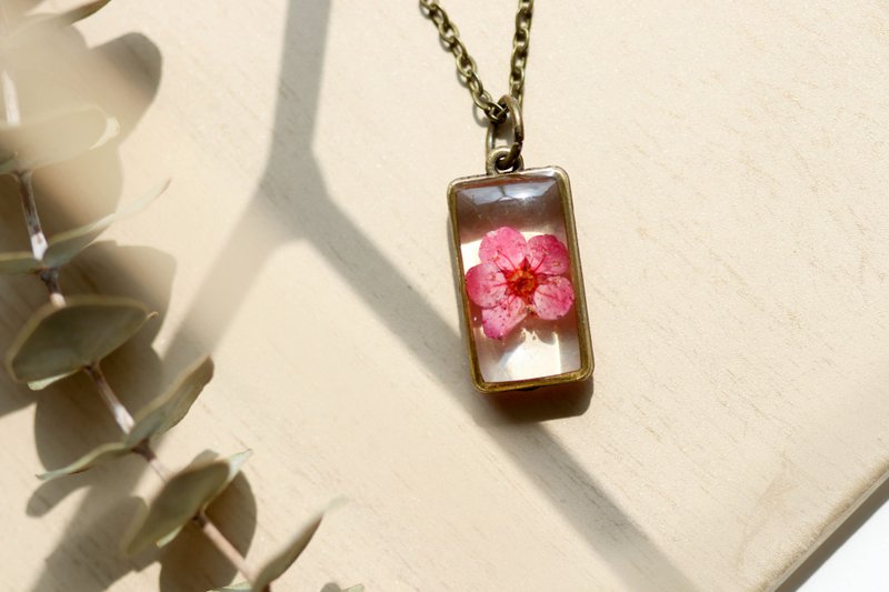 产品名称梅花 (红色)- 项链 - 亮 - 20x10毫米 - 项链 - 植物．花 红色