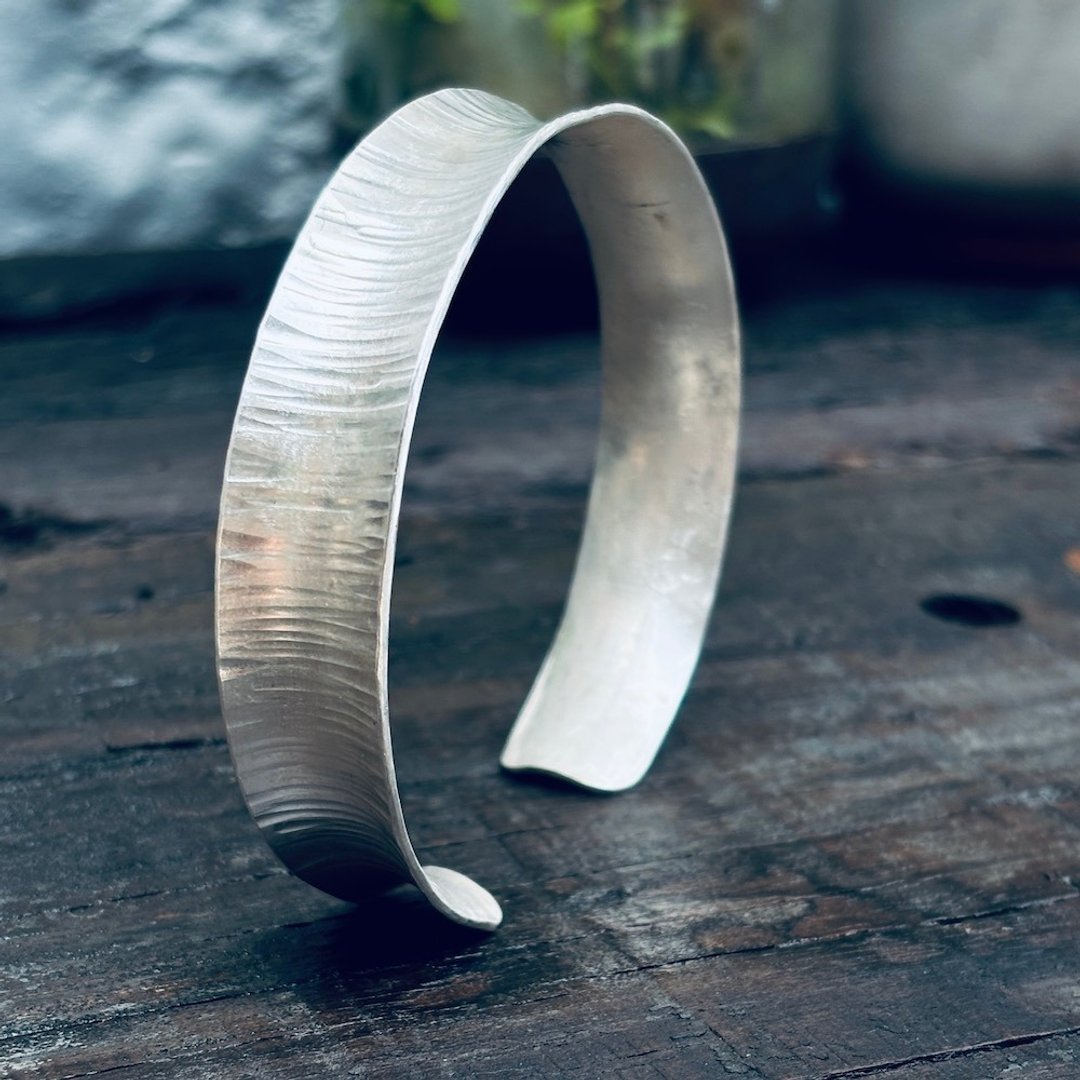 锻打宽版纯银手环 DIY，手作的诗台南金工体验 - 金工/饰品 - 纯银 