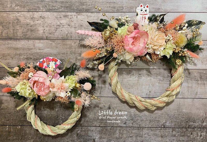 | 小梦境花艺 | 粉春日和祈福注连绳 不凋花圈 注连绳 壁挂花饰 - 干燥花/捧花 - 植物．花 白色