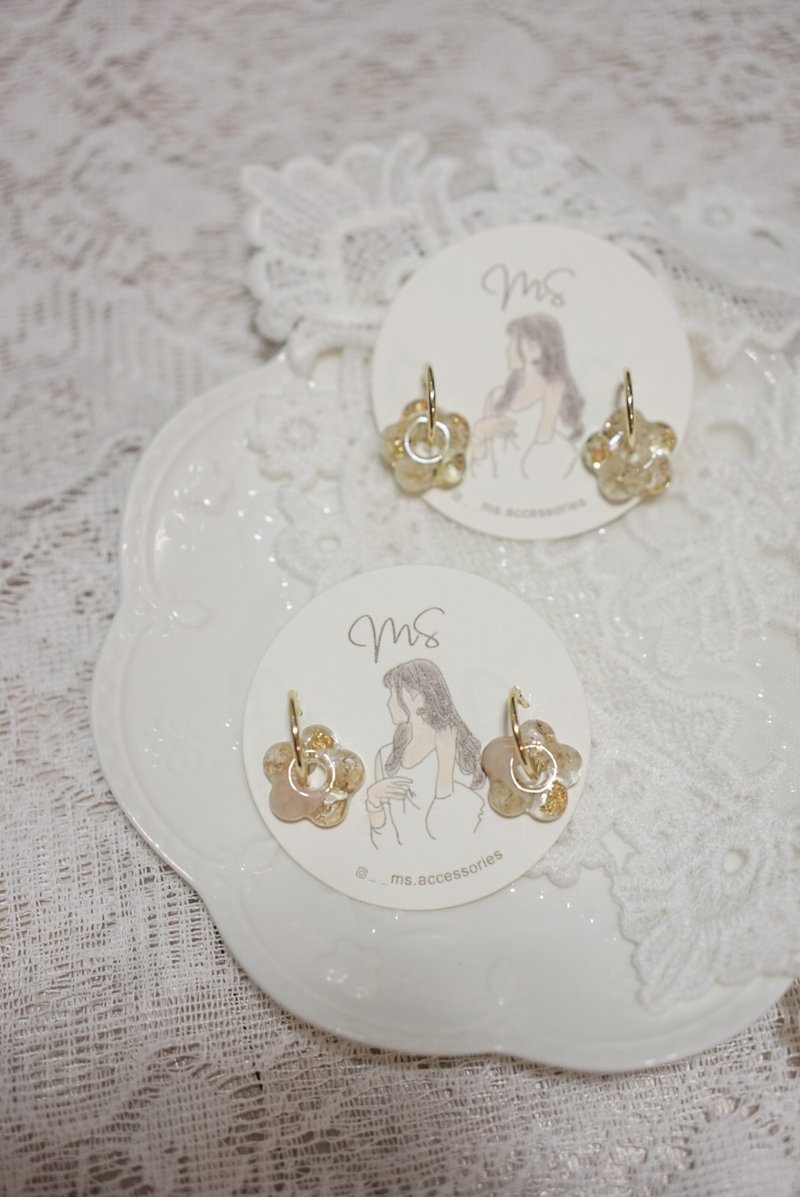 花花圈圈耳环 - 耳环/耳夹 - 树脂 透明