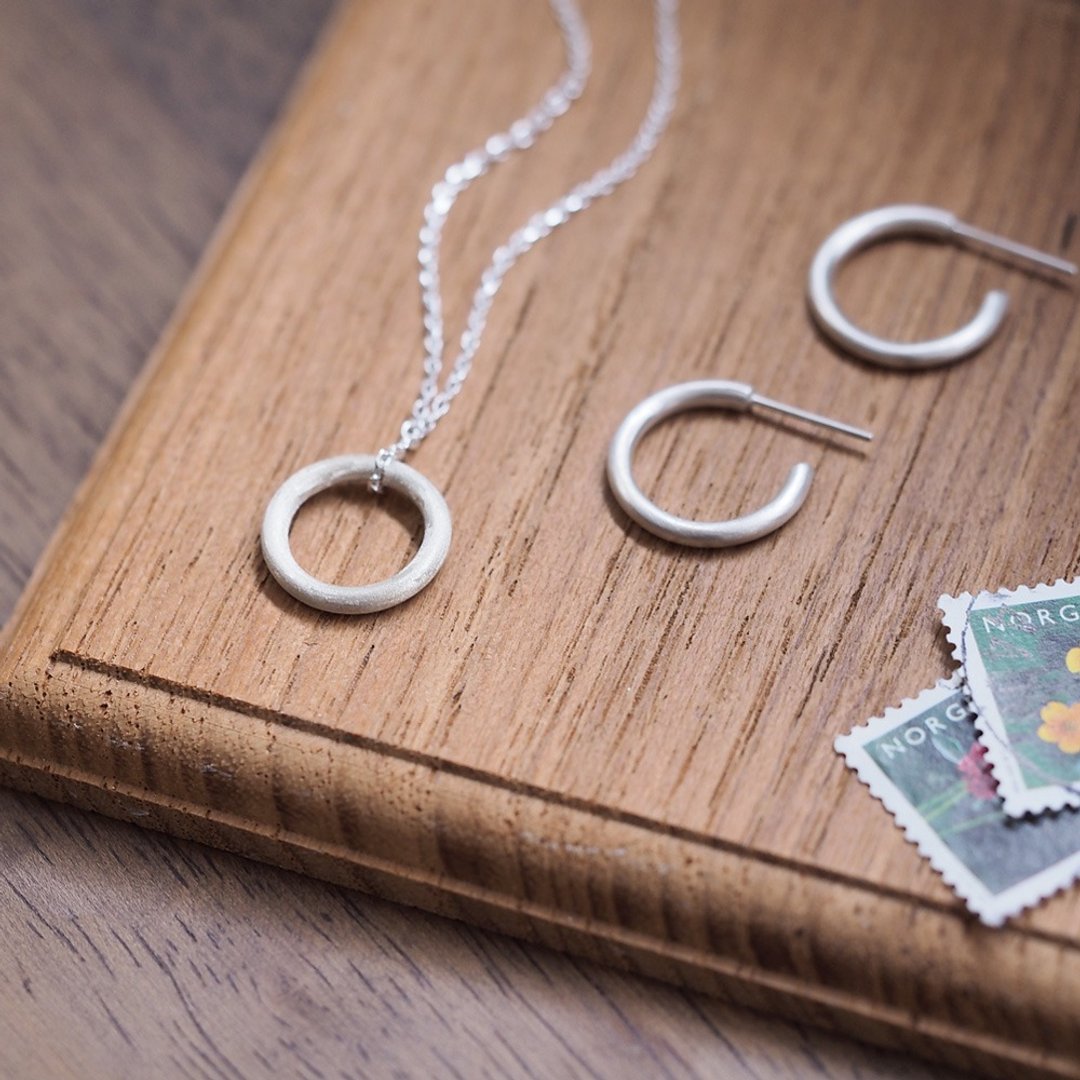 2 pieces set) Matte Round Necklace & Earrings Silver 925 - 项链 - 其他金属 银色