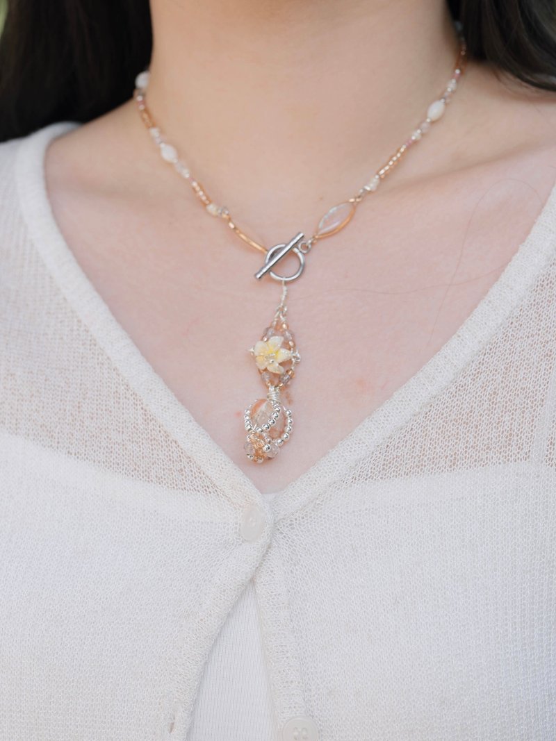 手作软陶饰物 白时钟花绕线颈链 - 项链 - 陶 