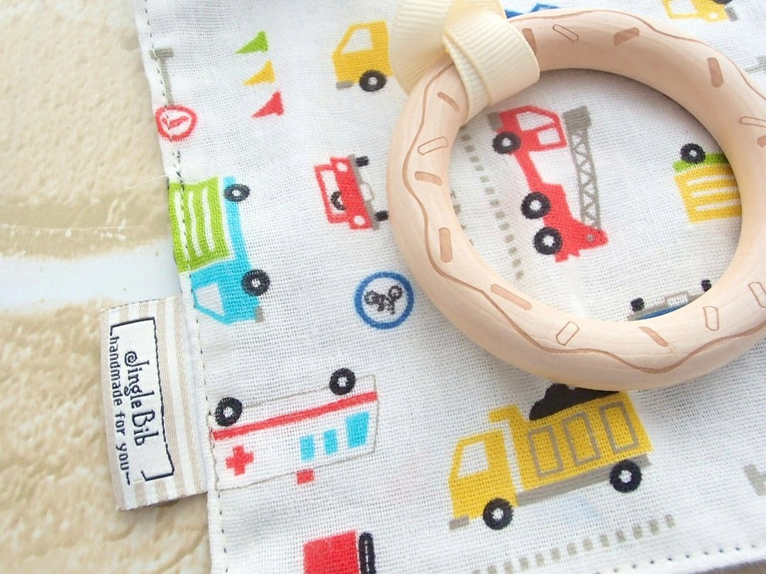 Baby Teething Blanket, Rattle Teether, Wooden Toy, Japanese Cotton, Cars. Boy - 玩具/玩偶 - 木头 白色