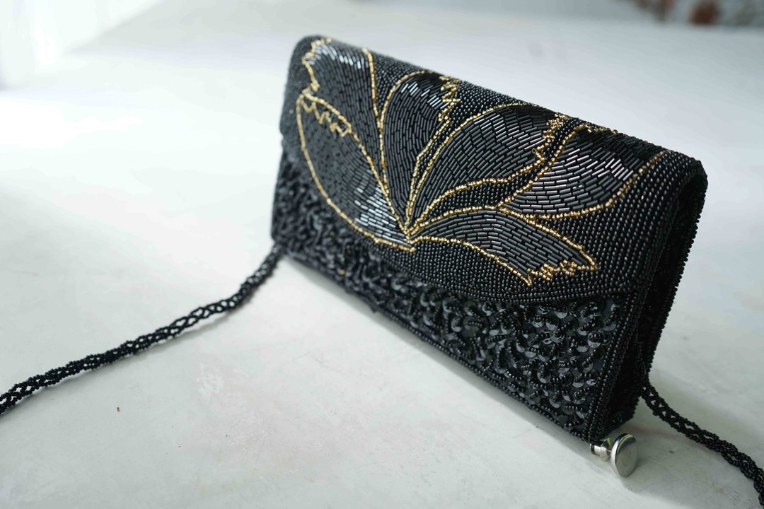 寻宝复古古董包-vintage描金边花卉黑色质感串珠亮片斜背小方包 - 侧背包/斜挎包 - 其他材质 黑色