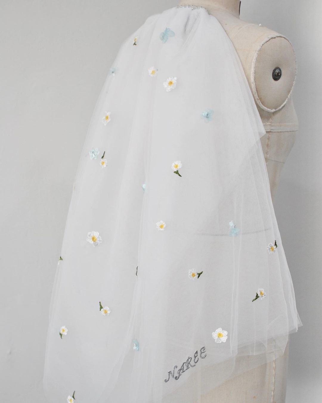 Daisy Baby blue Wedding Veil - 发饰 - 聚酯纤维 白色