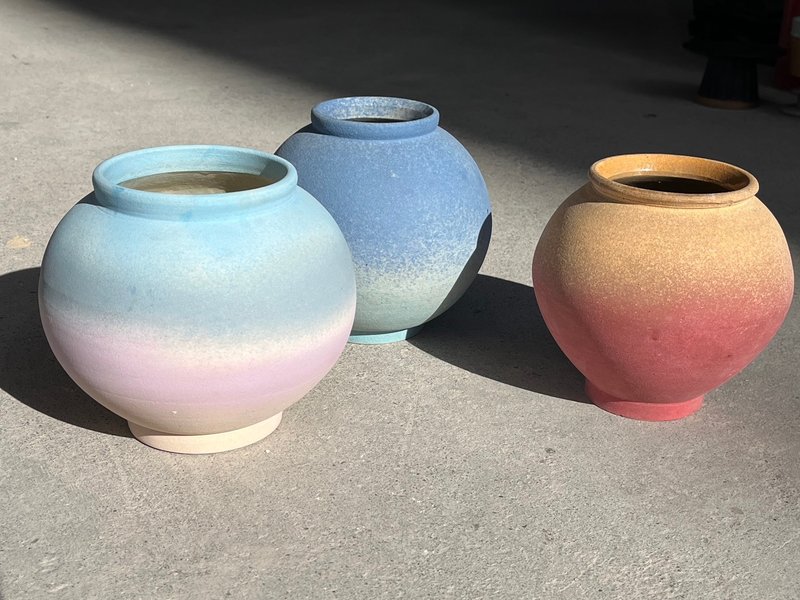 雾面渐层色彩圆形星球花瓶 - 盘 盆器 花器 花盆 陶盆 - 花瓶/陶器 - 陶 多色