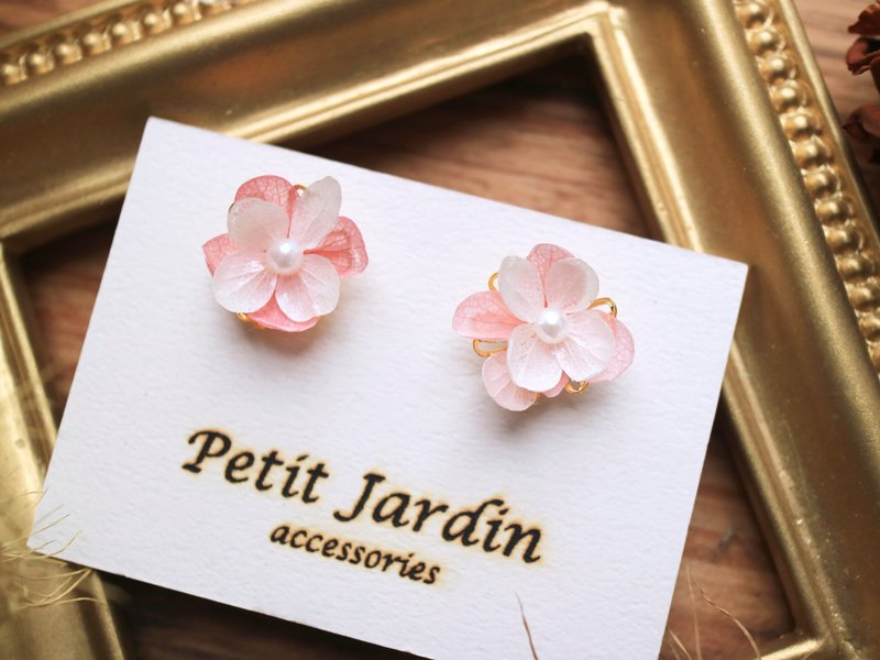 | 花女仕 |   日本-不凋/绣球  珍珠耳针 - 耳环/耳夹 - 植物．花 粉红色