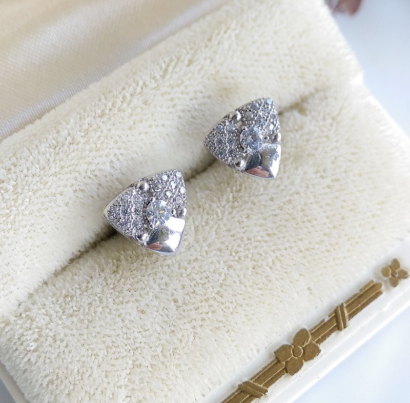 Vintage Jewelry 西洋古董饰品 银色调 秀气 小巧贴耳 针式耳环 - 耳环/耳夹 - 其他金属 金色